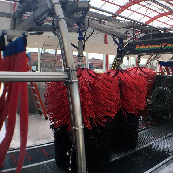 Spinning Z-brushes in car wash
